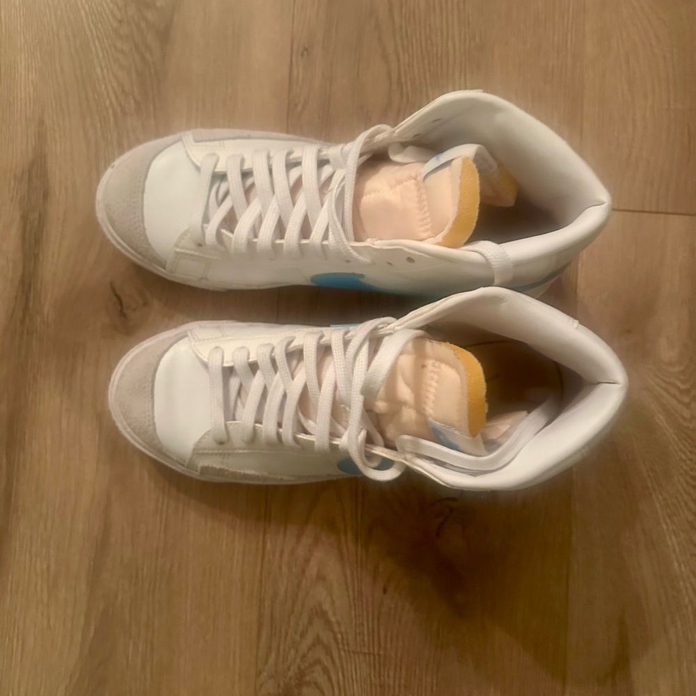 Men Nike Blazer Mid Sneakers - Picture 4 of 6